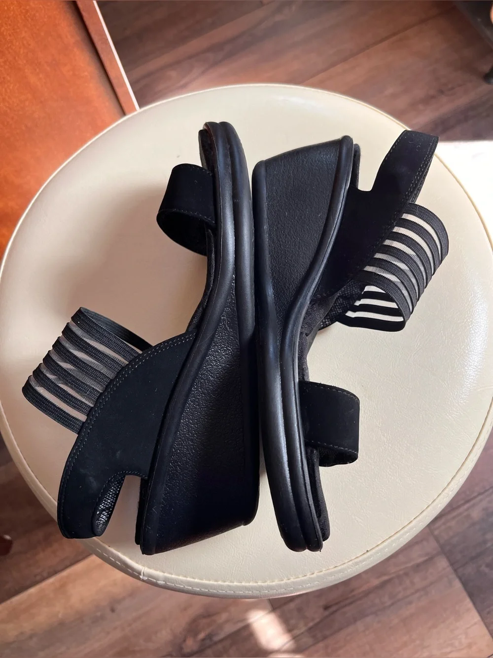 Sketchers Memory foam Black Wedge Heel Sandals! Very comfy and Cute! Size 9!